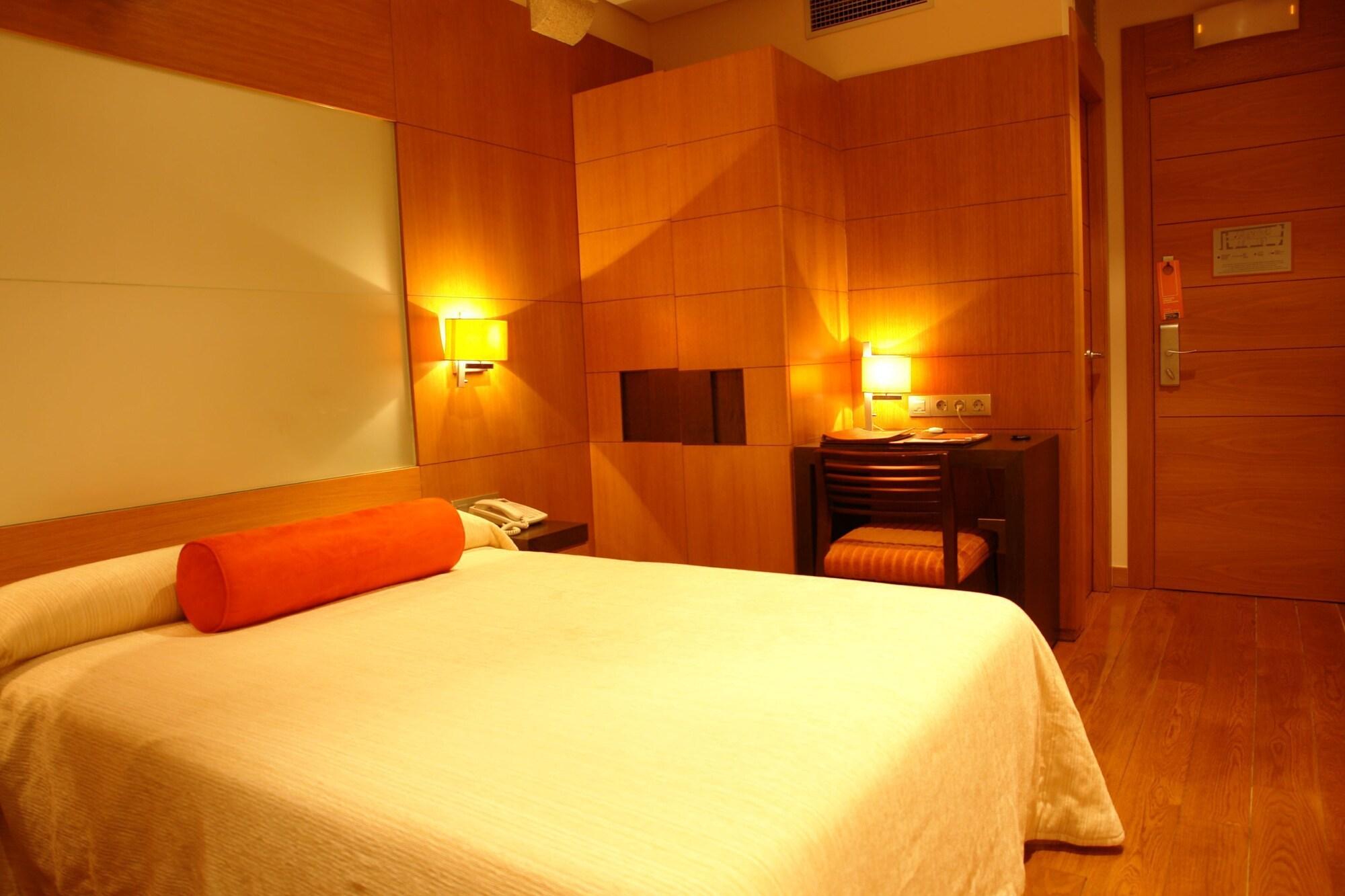 Hotel Altair ซานติอาโก เด กอมโปสเตลา ภายนอก รูปภาพ
